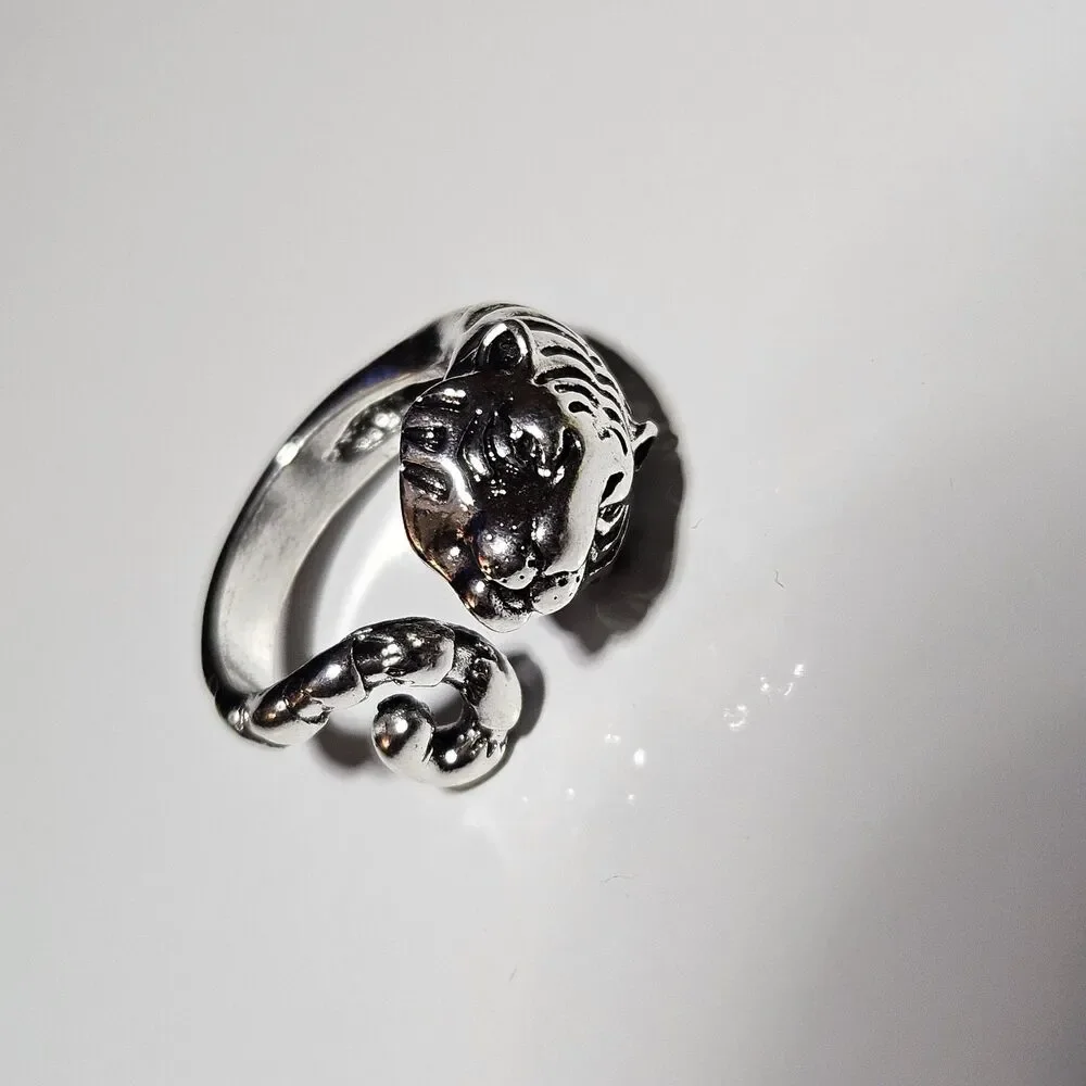 Silver Tone Tiger Head Curled Tail Adjustable Ring